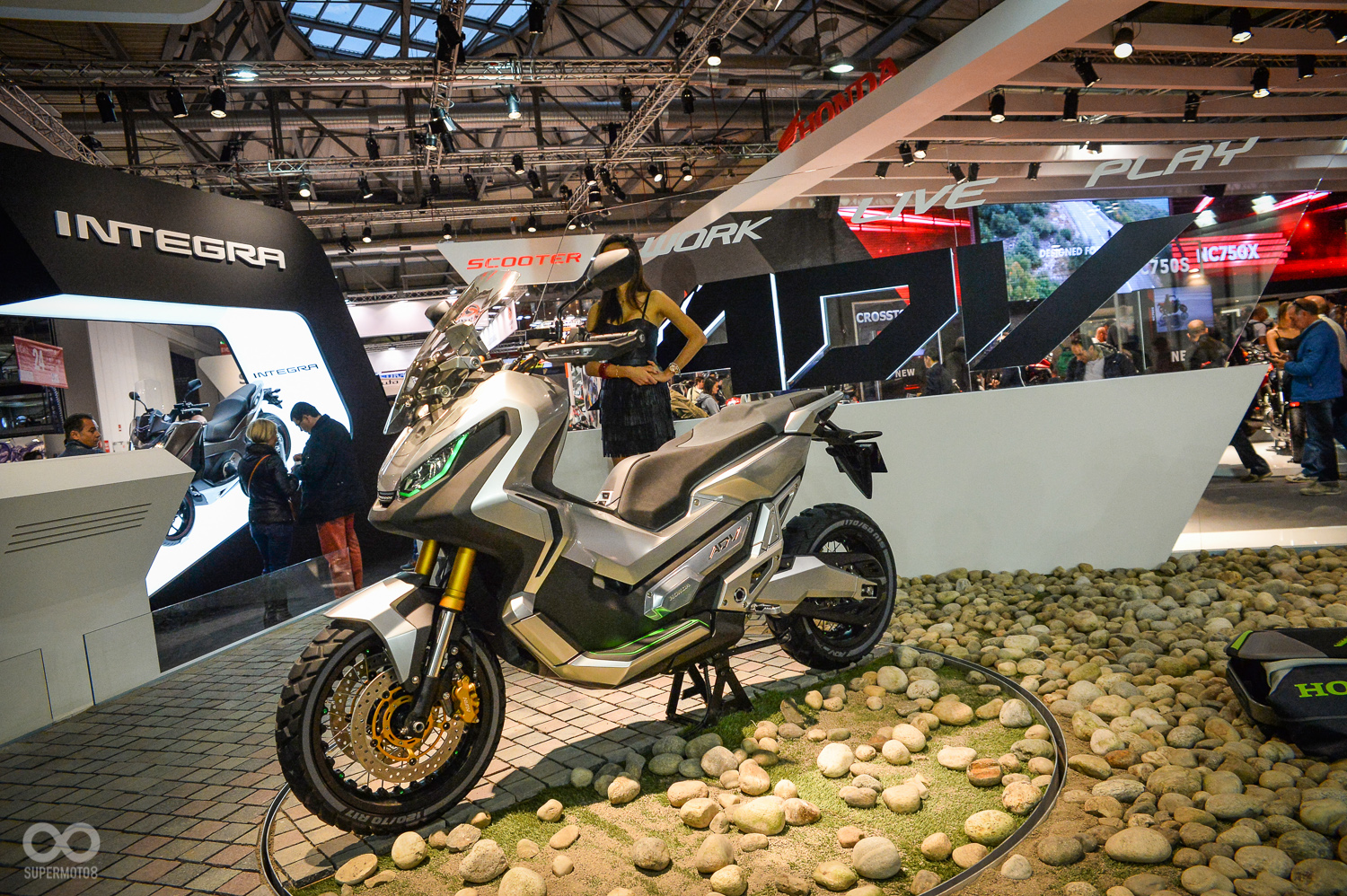 HONDA 2015年展示的X-ADV概念車City Adventure Concept